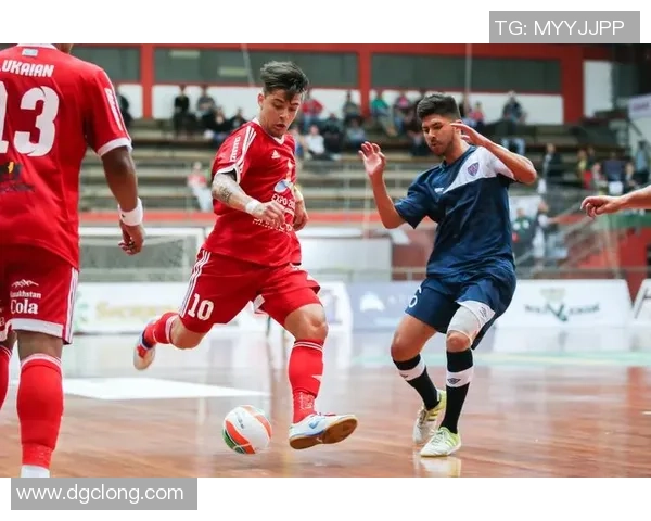 重庆足球队盯防策略分析及其在比赛中的成败得失探讨