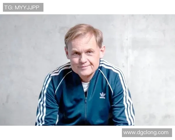 阿迪达斯11号足球明星的辉煌历程与传奇瞬间回顾